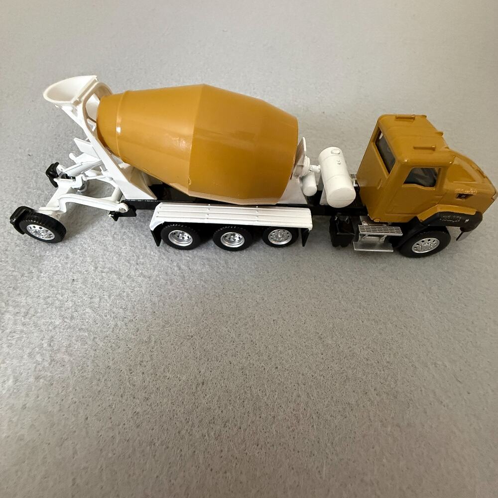 CAT Caterpillar Concrete Mixer Truck Toy Model Yellow White Construction Vehicle
